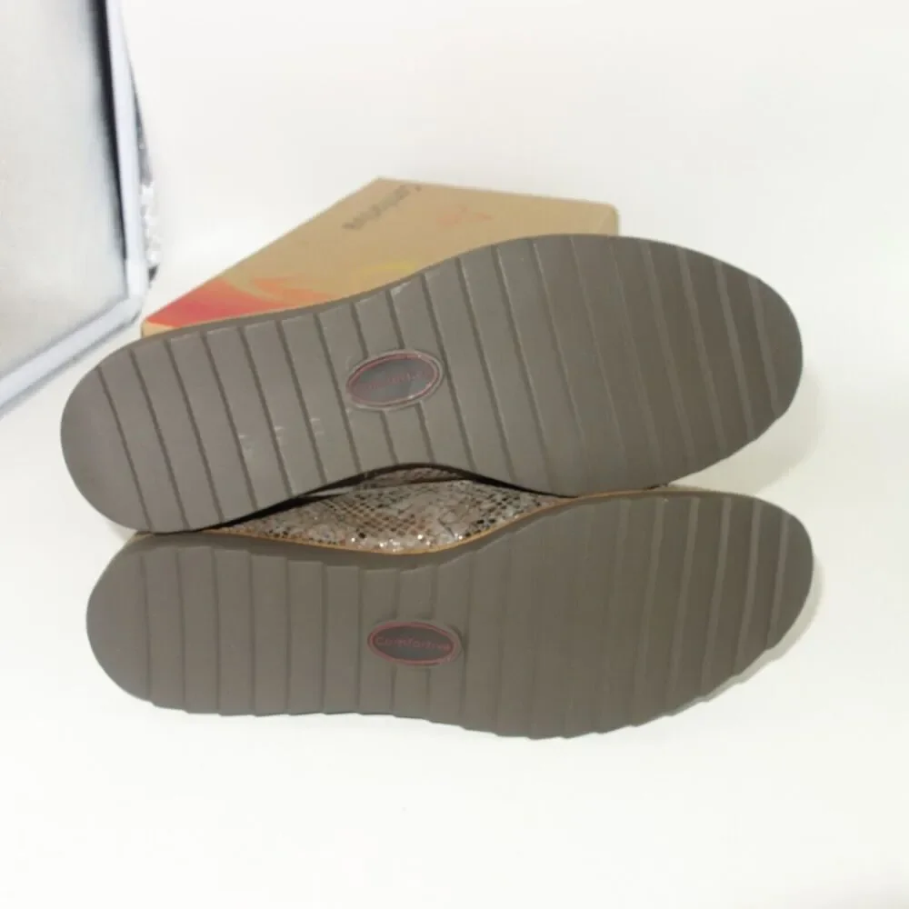NEW Comfortiva Ryen Slip On Leather Loafer Pewter Taupe Snake print Women's 6 W
